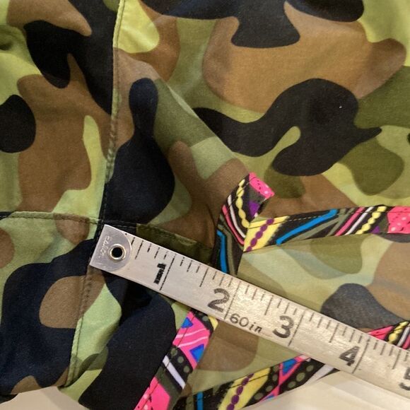 OP pacific, camo plus ruffle shorts, size Junior large - Picture 7 of 7